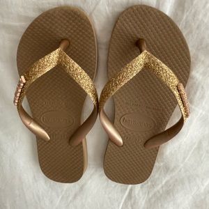 Gold havianas with glitter